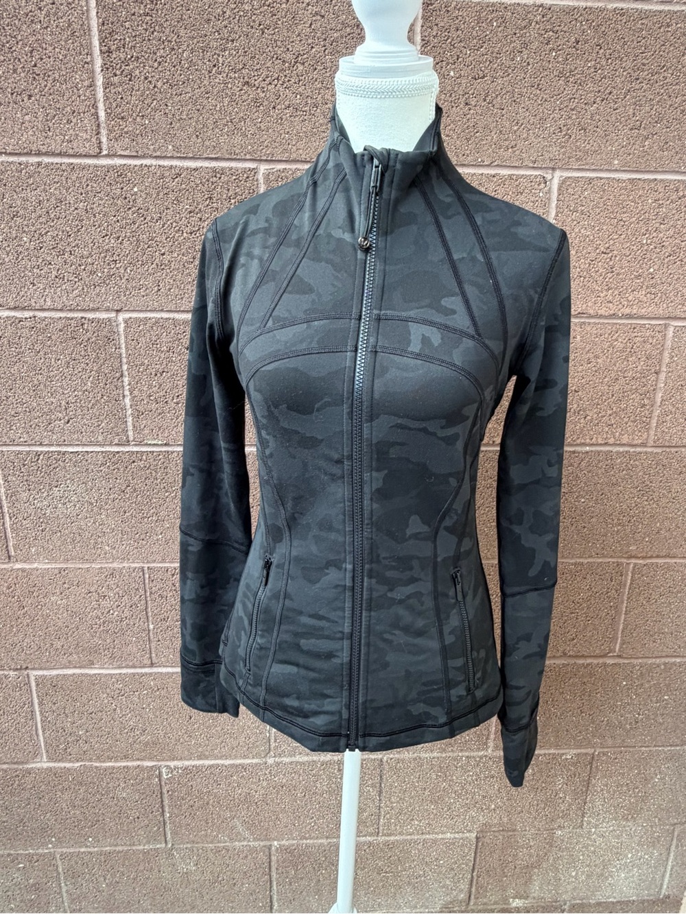 Lululemon Women's Define Luon 6 Black Camo Zip-Front Active Jacket